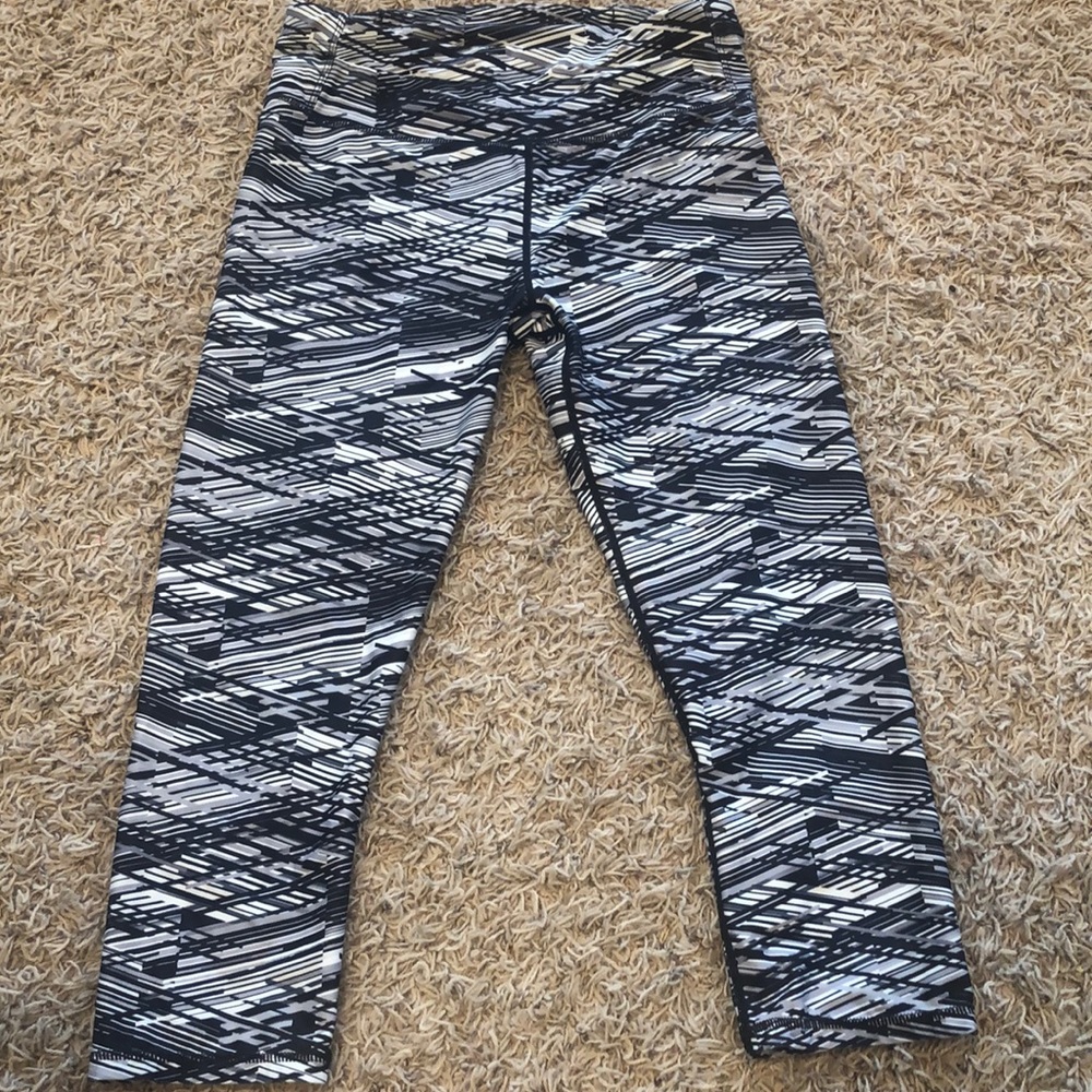 Fabletics XS Capri Leggings